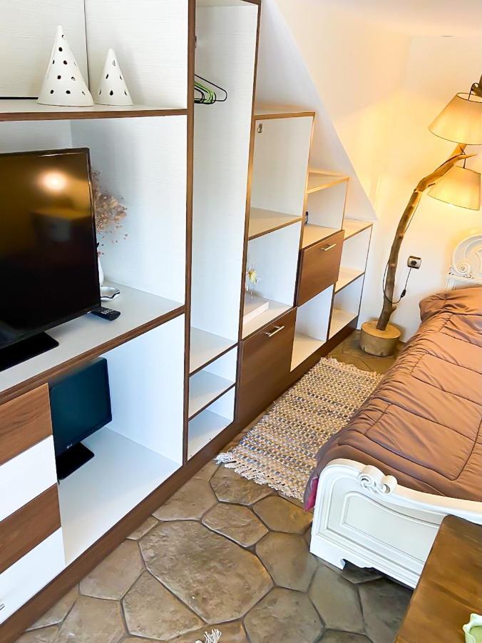 Pistachio Guesthouse, Παραδοσιακός Ξενώνας Vathí 外观 照片